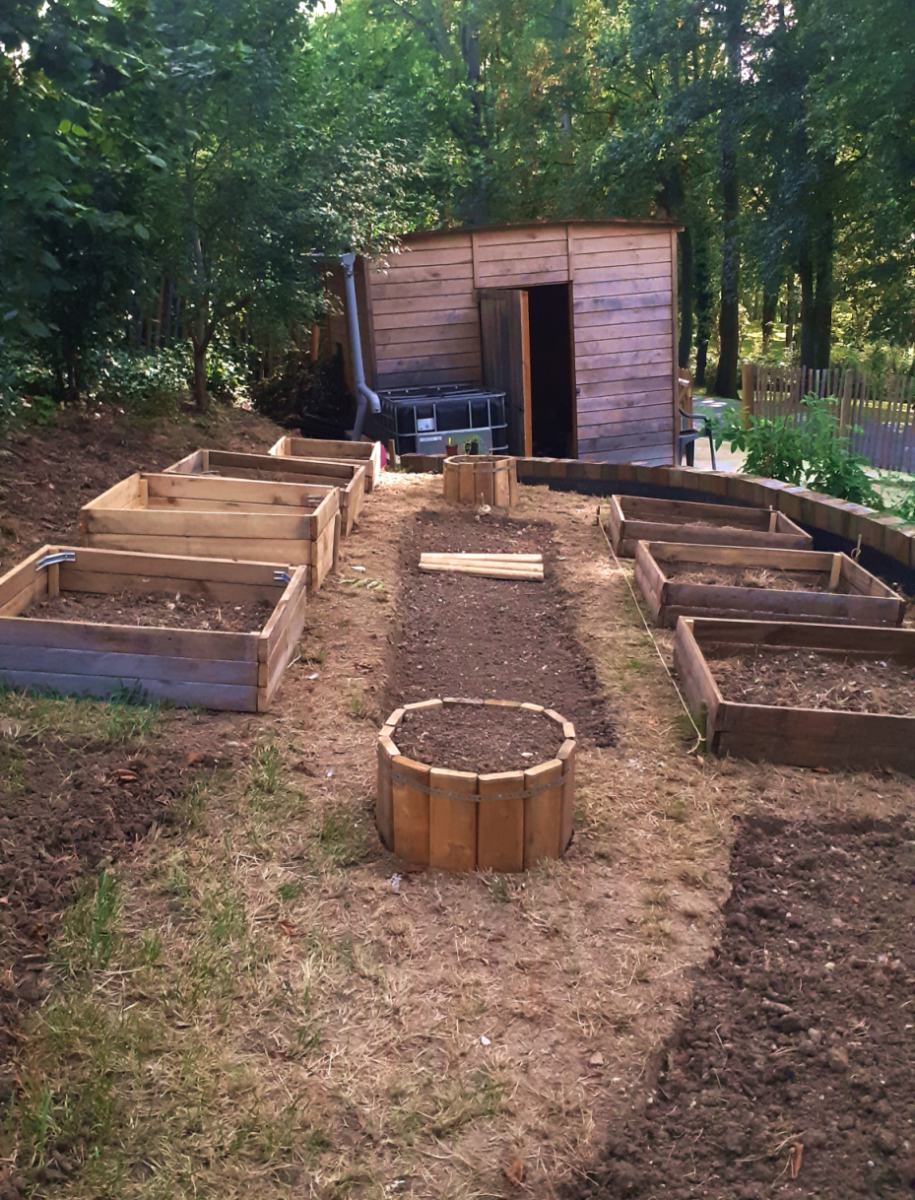 notre jardin des simples en cours de construction