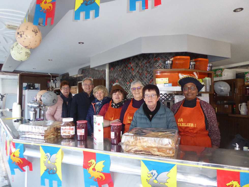 La fière équipe de la vente de crêpes!